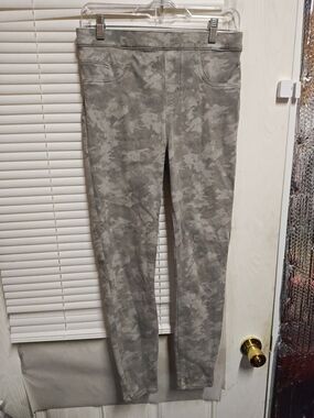 SPANX Gray Camo Leggings